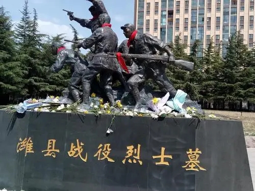 美军顾问教唆国军“三光”*杀屠**，老百姓复仇：用锄头狠狠打死敌人