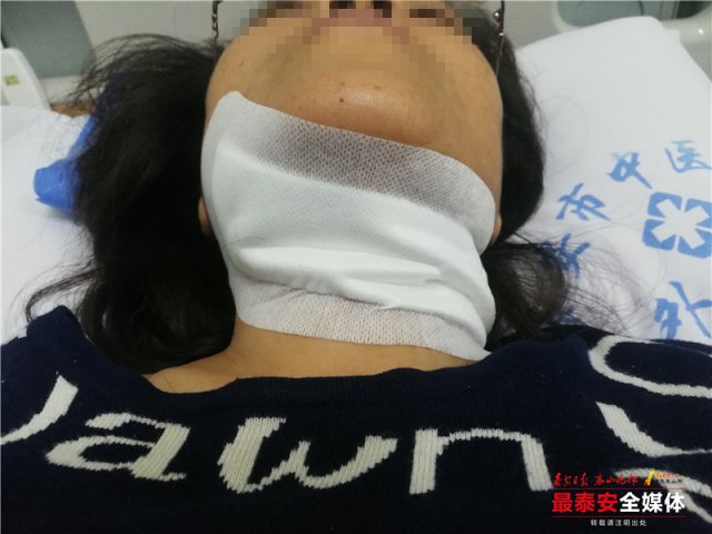 事发*安泰**！女子骑电动被风筝线割伤，割喉伤处缝补30多针