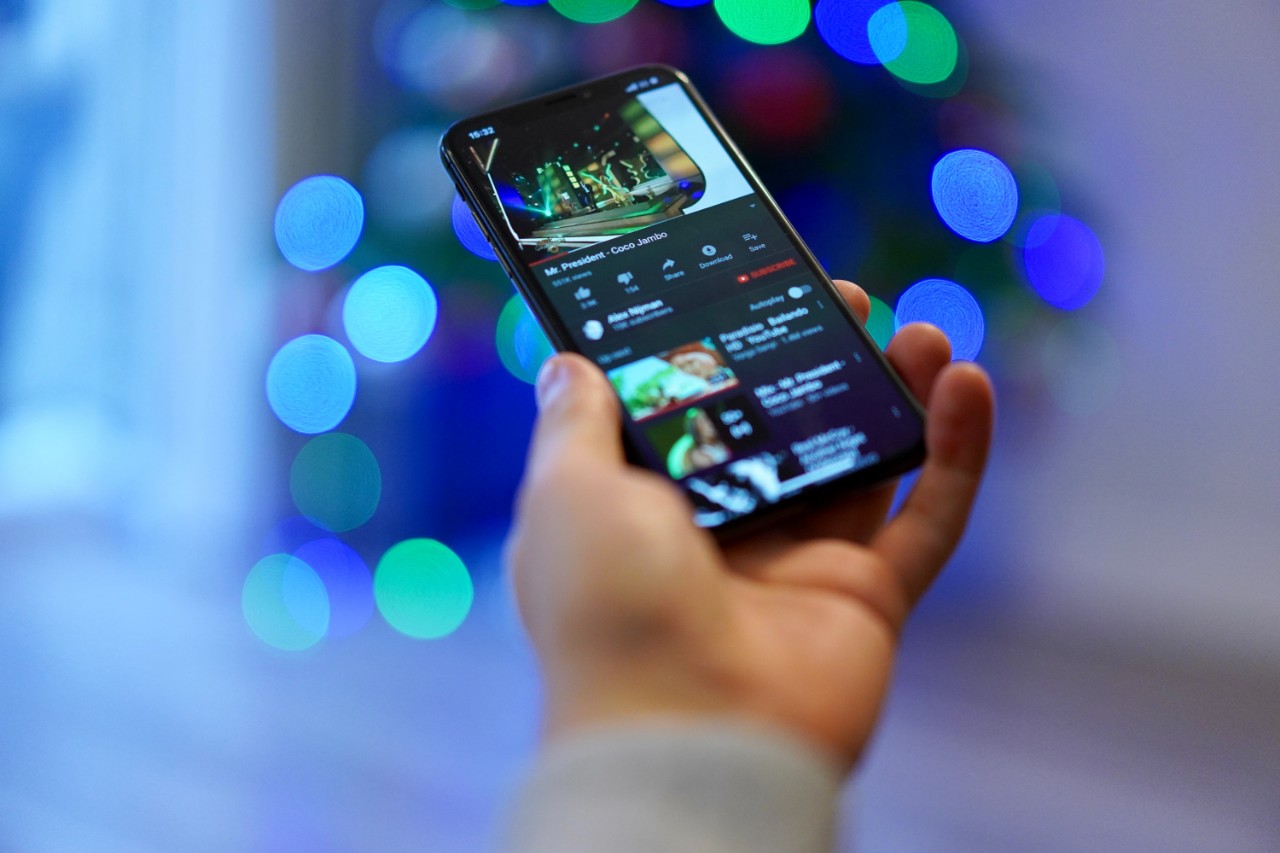 2019年的手机到底要不要贴膜,你认为现在的手机有没有必要贴膜