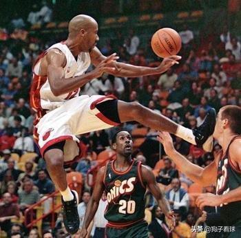 野球场十大奇葩人物,盘点那些在野球场的神仙操作