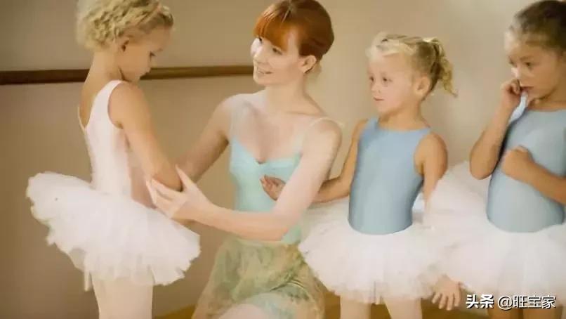 林允儿的o型腿,林允儿的o型腿走路