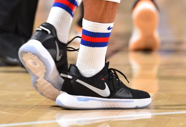 NBA球员上脚：76人队的球鞋，恩比德穿紫金配色战靴