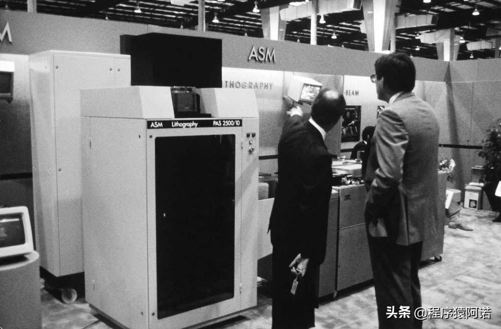 ASMl光刻机如何成长为行业霸主,asml和光刻巨头