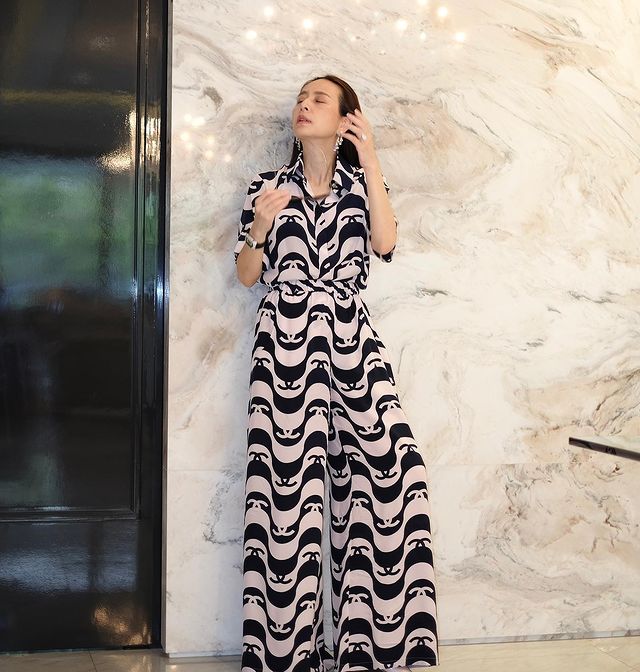 56岁泰国华裔富婆跪拜苏提达,泰国第一美女香奈儿