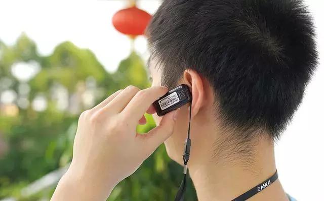 带有通话变声功能的手机,最小最薄的手机只能打电话