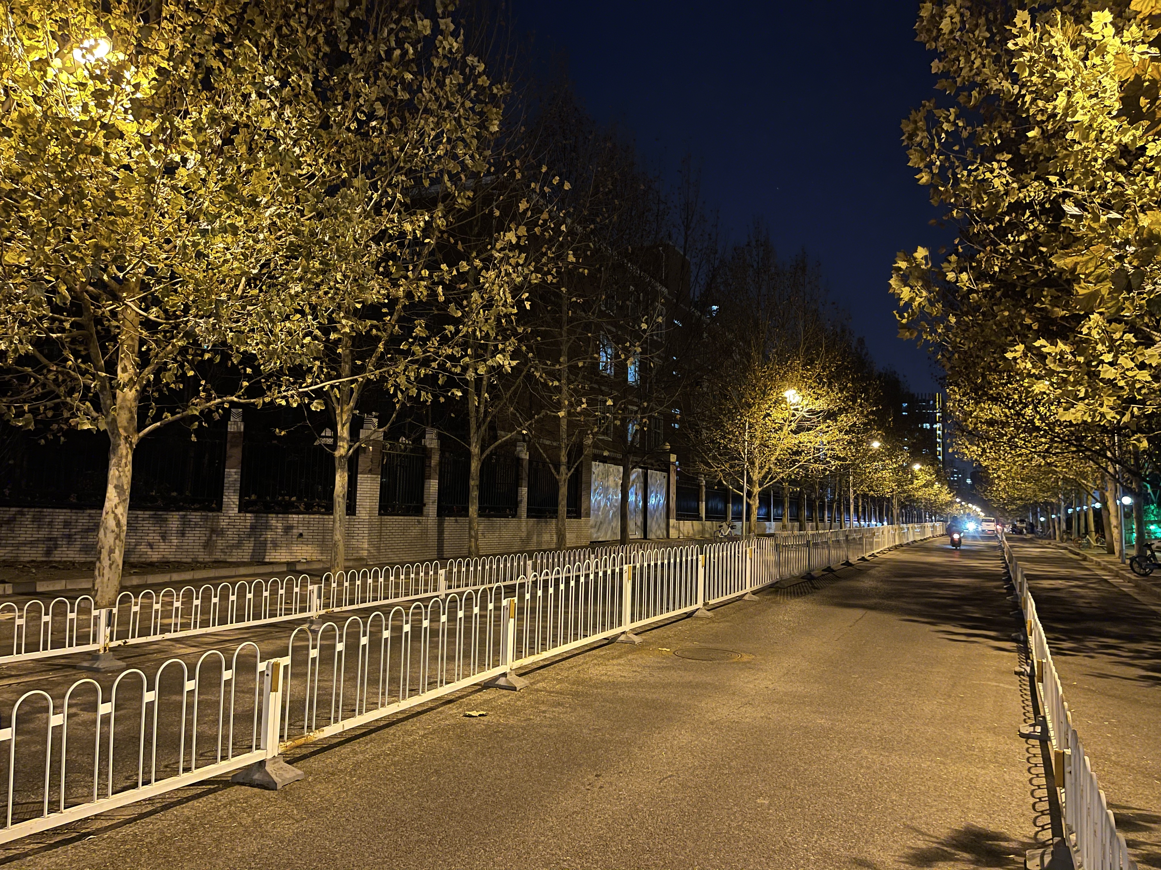 苹果12promax和三星note20ultra,iphone12promax夜间拍照对比