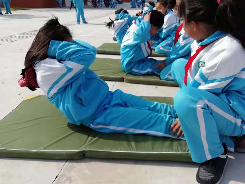 记梅家坪镇新安小学“一校一品”体育特色活动