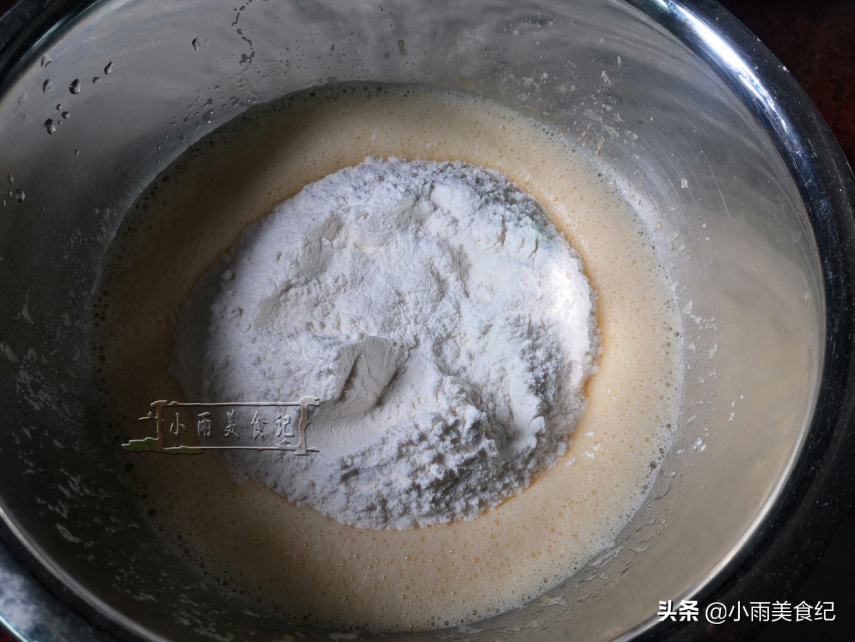 自己在家做烤面包超级简单,烤面包的过程真的很治愈