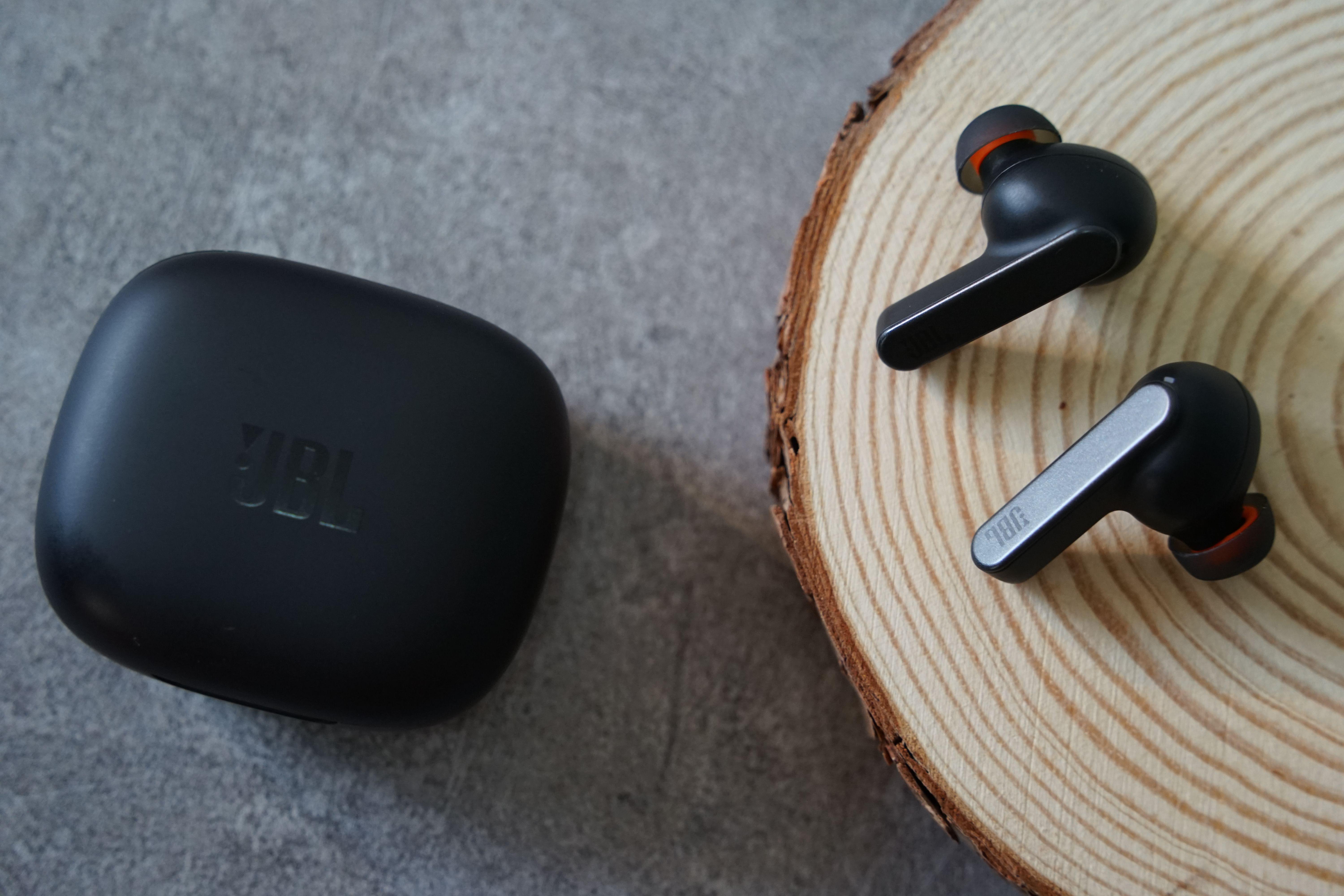 jbllive头戴式降噪耳机评测,jblw100tws无线耳机评测