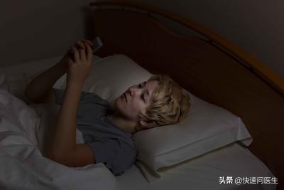 头皮屑多头发油怎么治,头皮屑特别多头发油怎么治疗