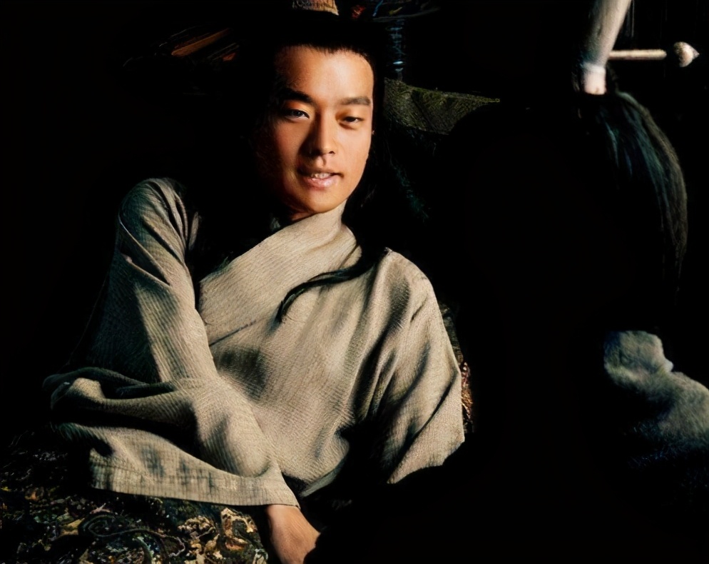 三国演义第三十五章曹刘再聚,三国演义第三十六回曹操与杨修