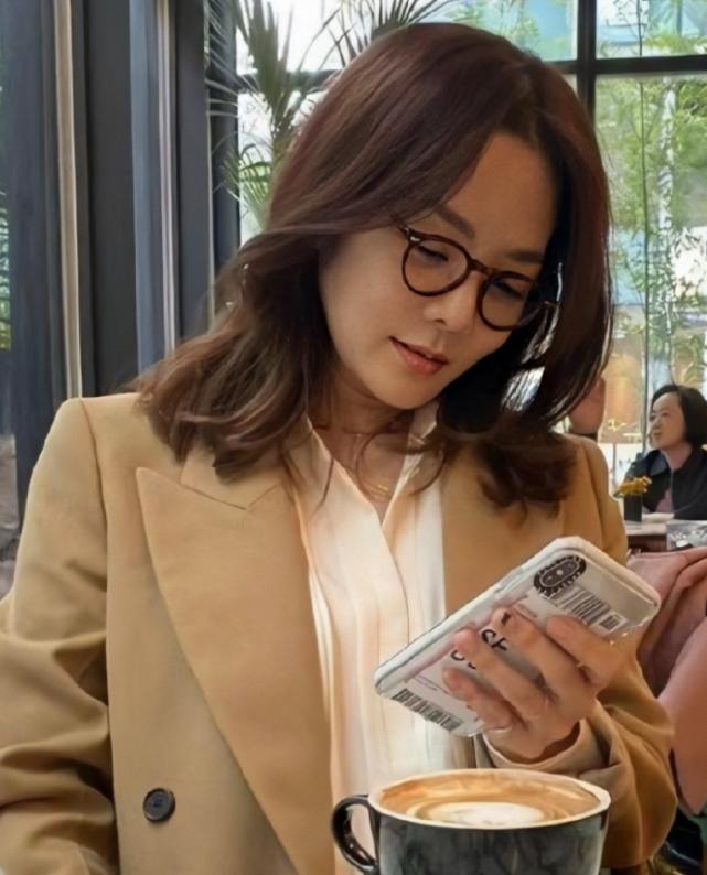 韩国女星二婚嫁中国男人,43岁韩国女星嫁给25岁富二代