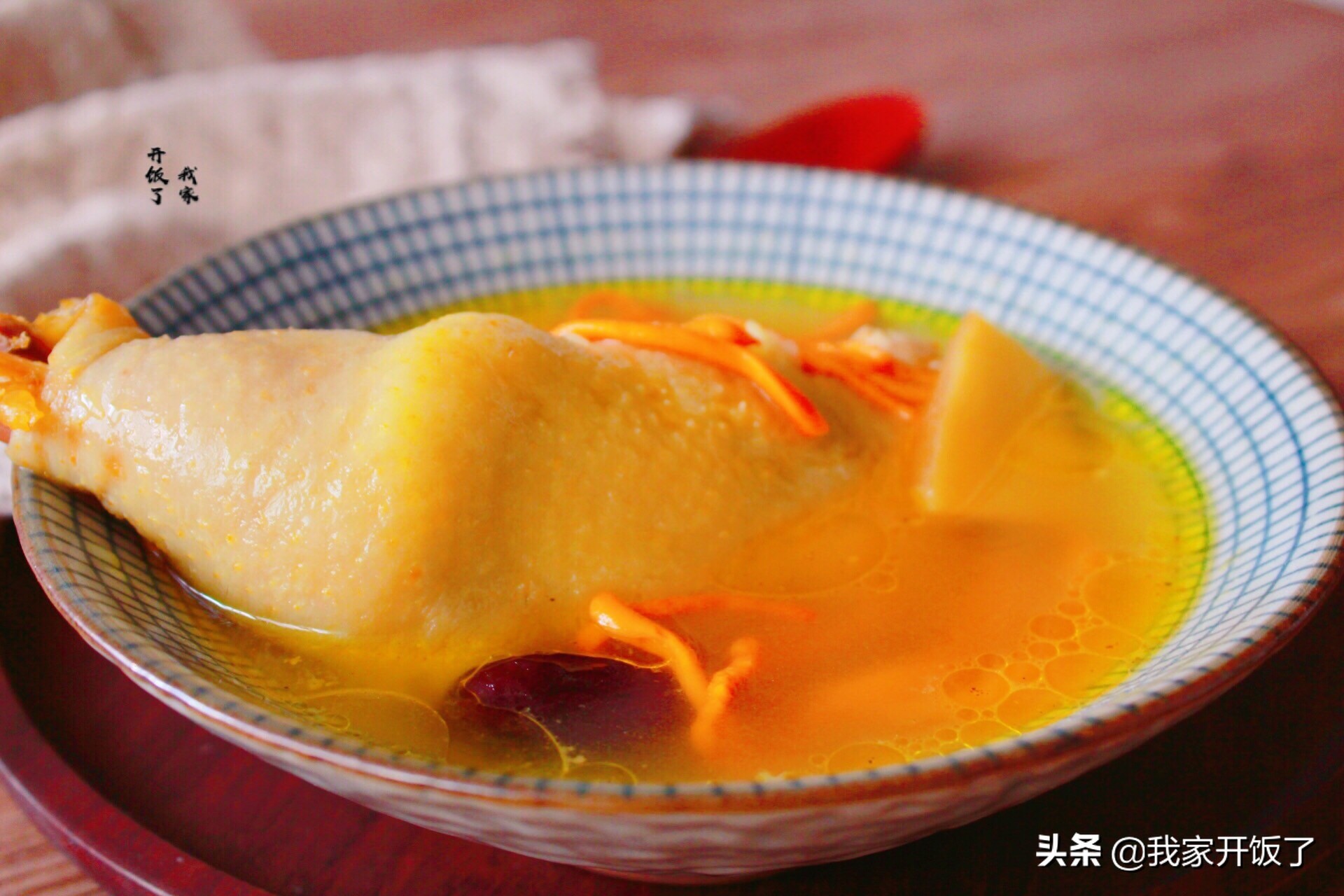 立冬进补乌鸡汤,立冬清补凉炖鸡汤