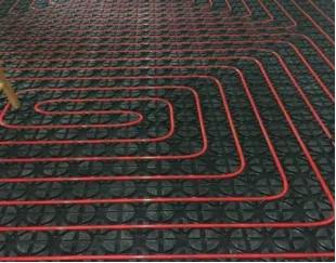 集中供热湿式地暖和干式地暖价格,干式地暖的费用比湿式地暖贵多少