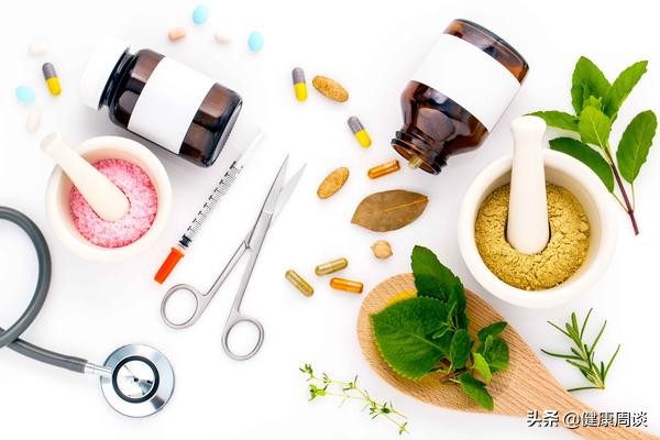 非布司他国内大降价，“痛风神药”效果好但有风险，患者谨记2点