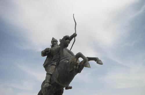 武将最厉害的是项羽还是吕布,历史上的吕布真的是排在第一的吗