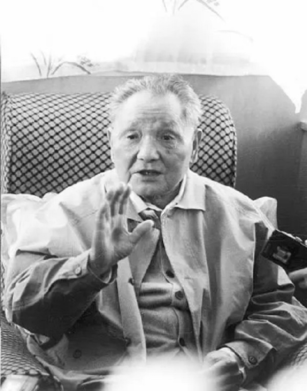 毛主席是如何评价*云陈**、*小平邓**的？