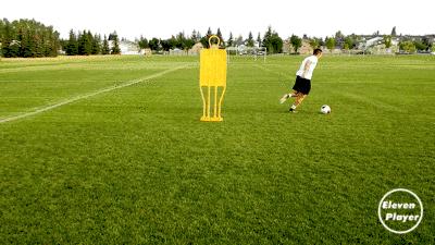 简单又实用的过人技巧足球,足球过人技巧空中摆动腿