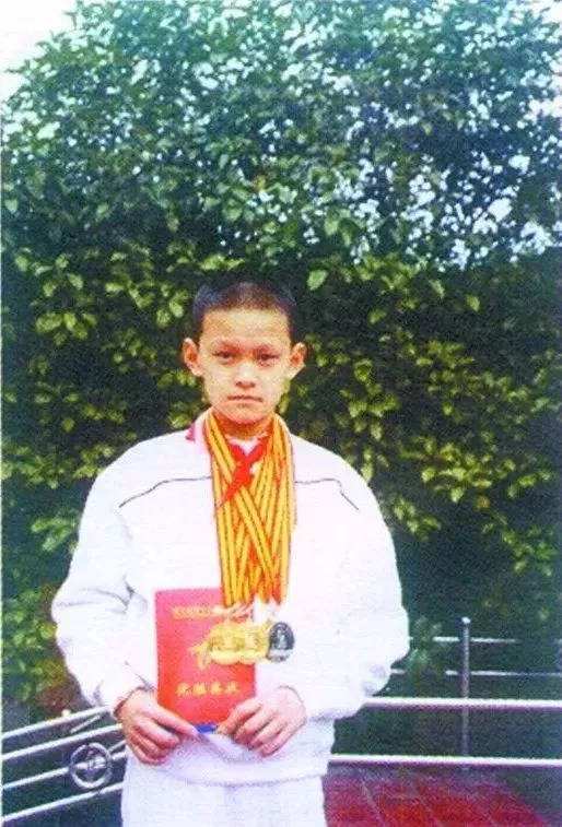 孙杨打碎镜子,孙杨8年后会怎样