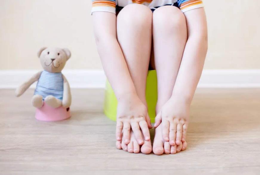 宝宝不愿意去厕所拉便便怎么引导,如何正确引导幼儿大便