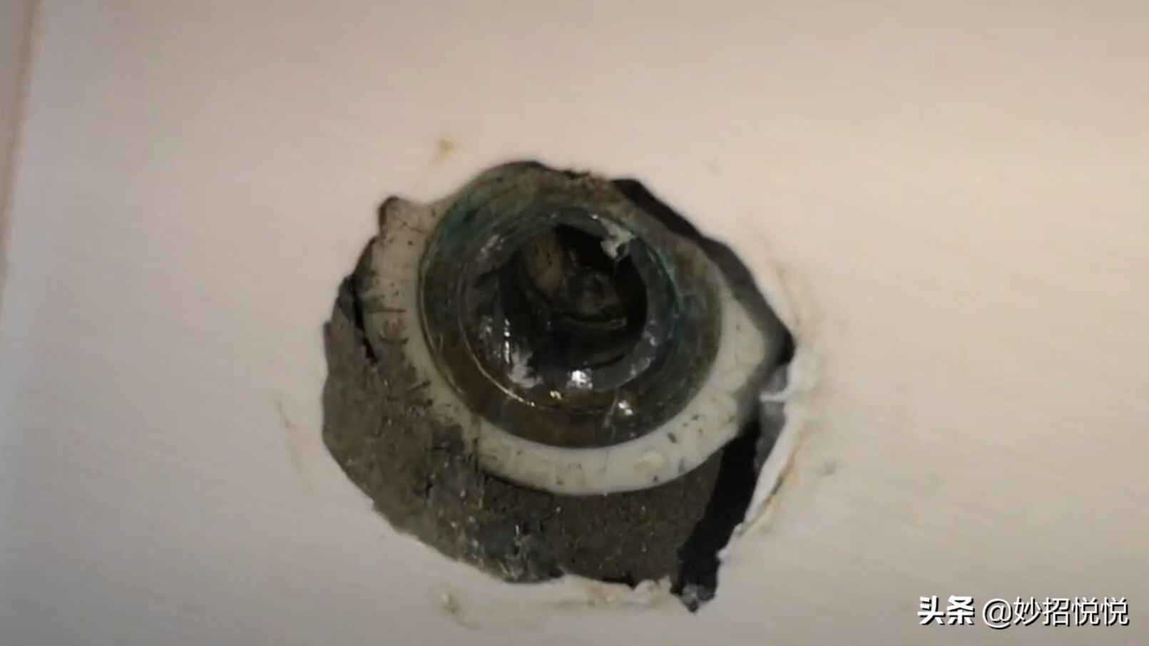 水龙头断在墙里怎么维修,水龙头断墙壁里了怎么更换