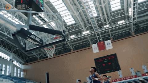 曾和黎伊扬对飙！1米93控卫！又帅又能打！独砍33分打爆浙大