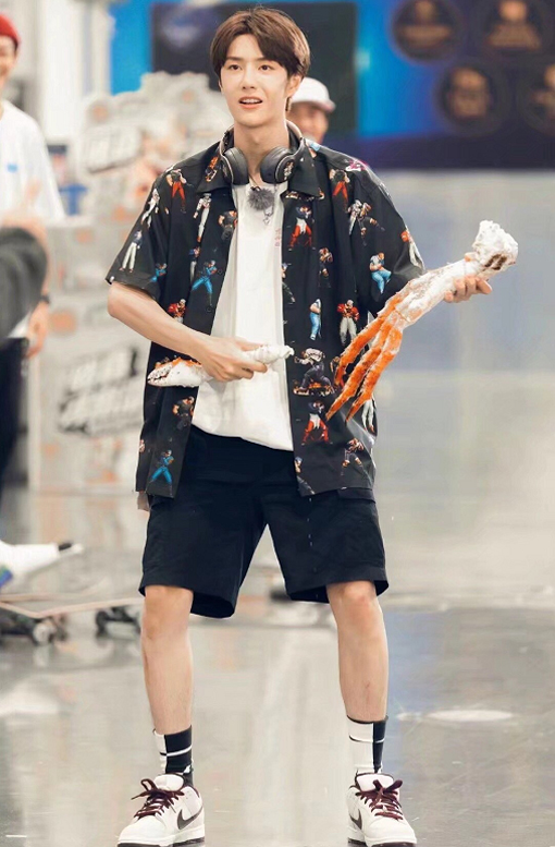 王一博小腿为什么那么细,王源的小腿袜怎么穿