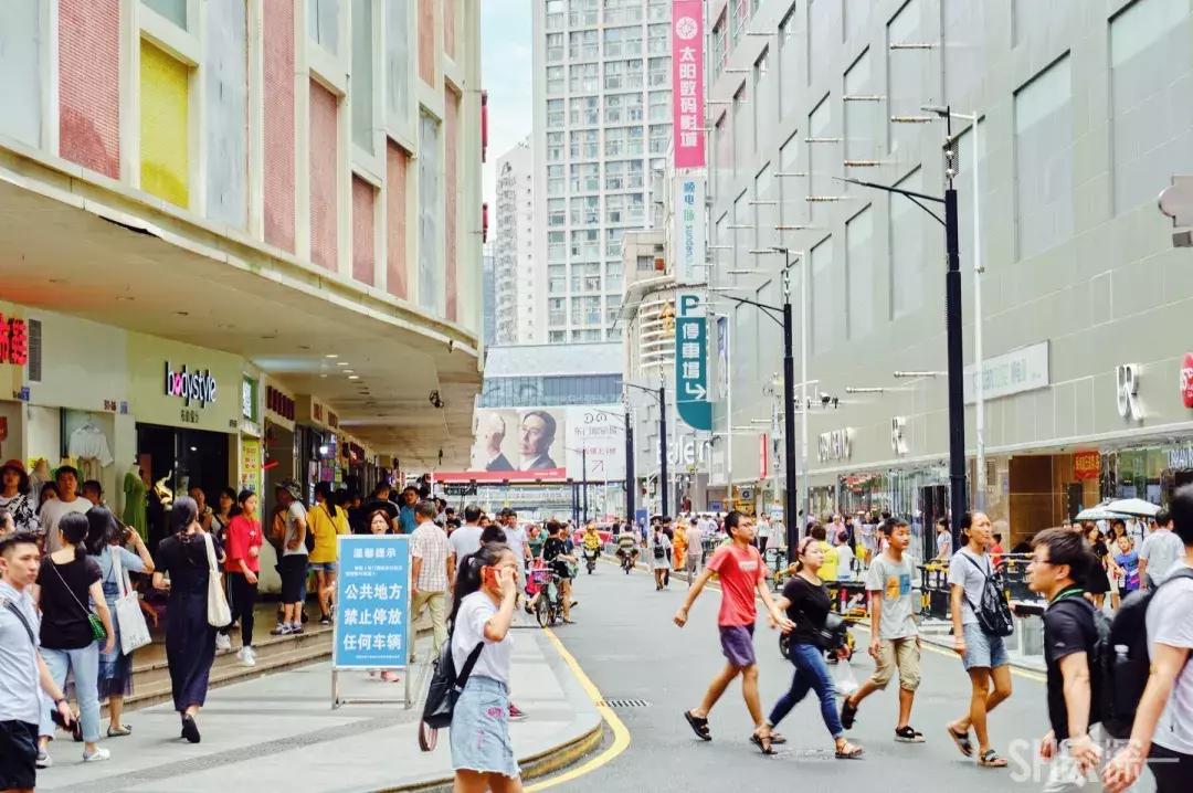 这里是东方世界,东门离这里有多远