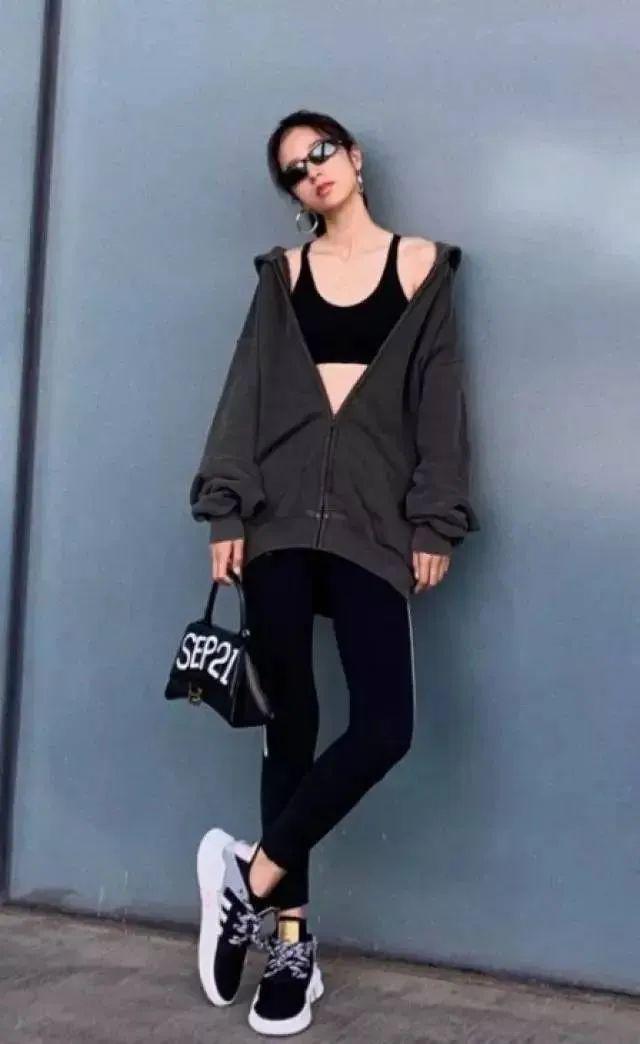 这4款包包背出去一定会被夸好看,这五款秋冬包包潮的让人心动