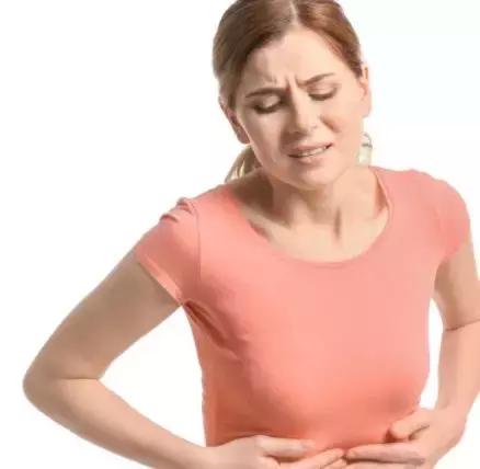 女子深夜出血检查出宫颈癌,28岁女子查出宫颈癌的4个征兆