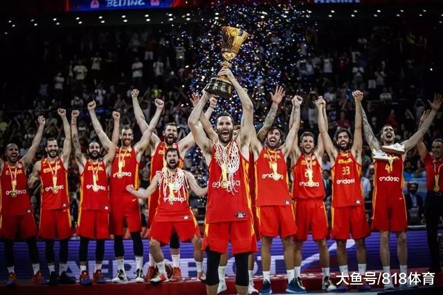 中国女排颁奖日本观众走光,日排协主席黑脸,切朱婷获奖镜头