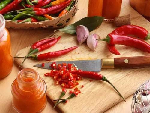 如何缓解切辣椒手辣的问题,如何缓解切辣椒造成的手辣
