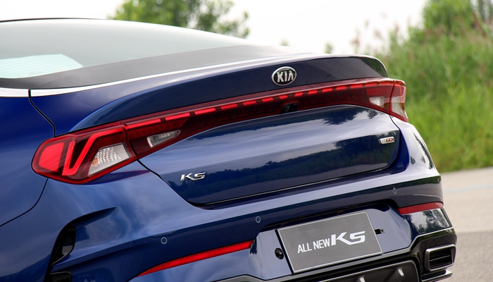 起亚k52021款焕新版最低价,起亚新k5亮相重回b级车颜值巅峰