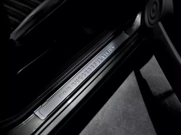 DIESEL究竟为何风靡全球，还让李宇春、宁泽涛都爱它？