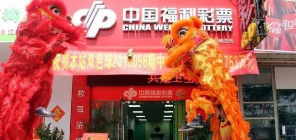 老彩民为何愿意“压哨”购买，中奖几率变大？压哨中奖真有猫腻？