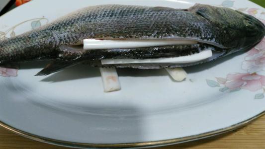 清蒸鱼的正确做法蒸鱼豉油,清蒸鱼的蒸鱼豉油怎样使用