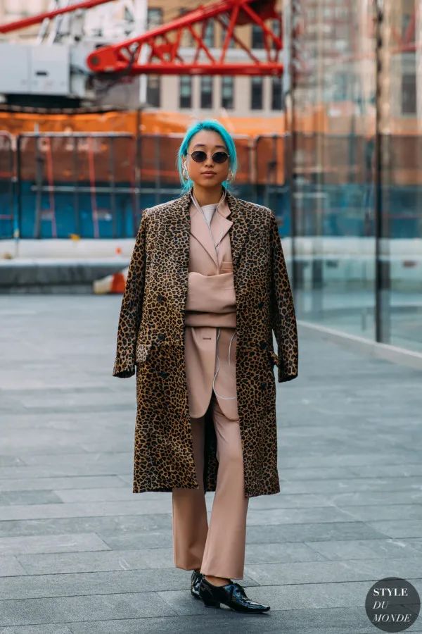 你还在买这么贵的大衣吗,买了件比较贵的大衣有些后悔