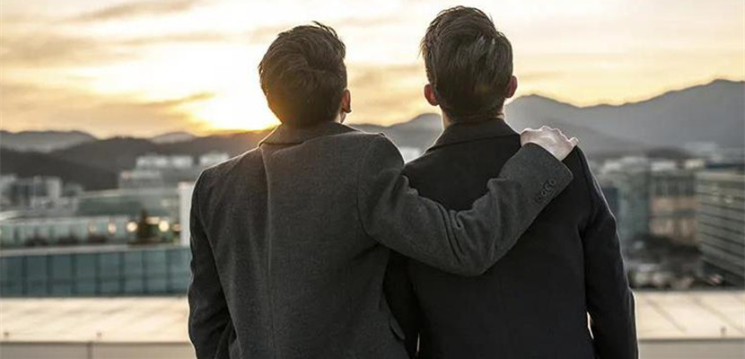 一根辣条如何撑起700亿估值,辣条两兄弟