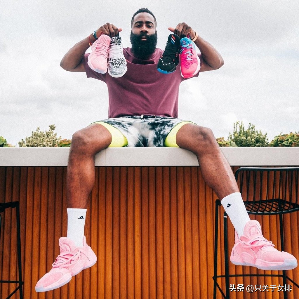 女排队员穿的什么鞋,女排为什么喜欢穿篮球鞋