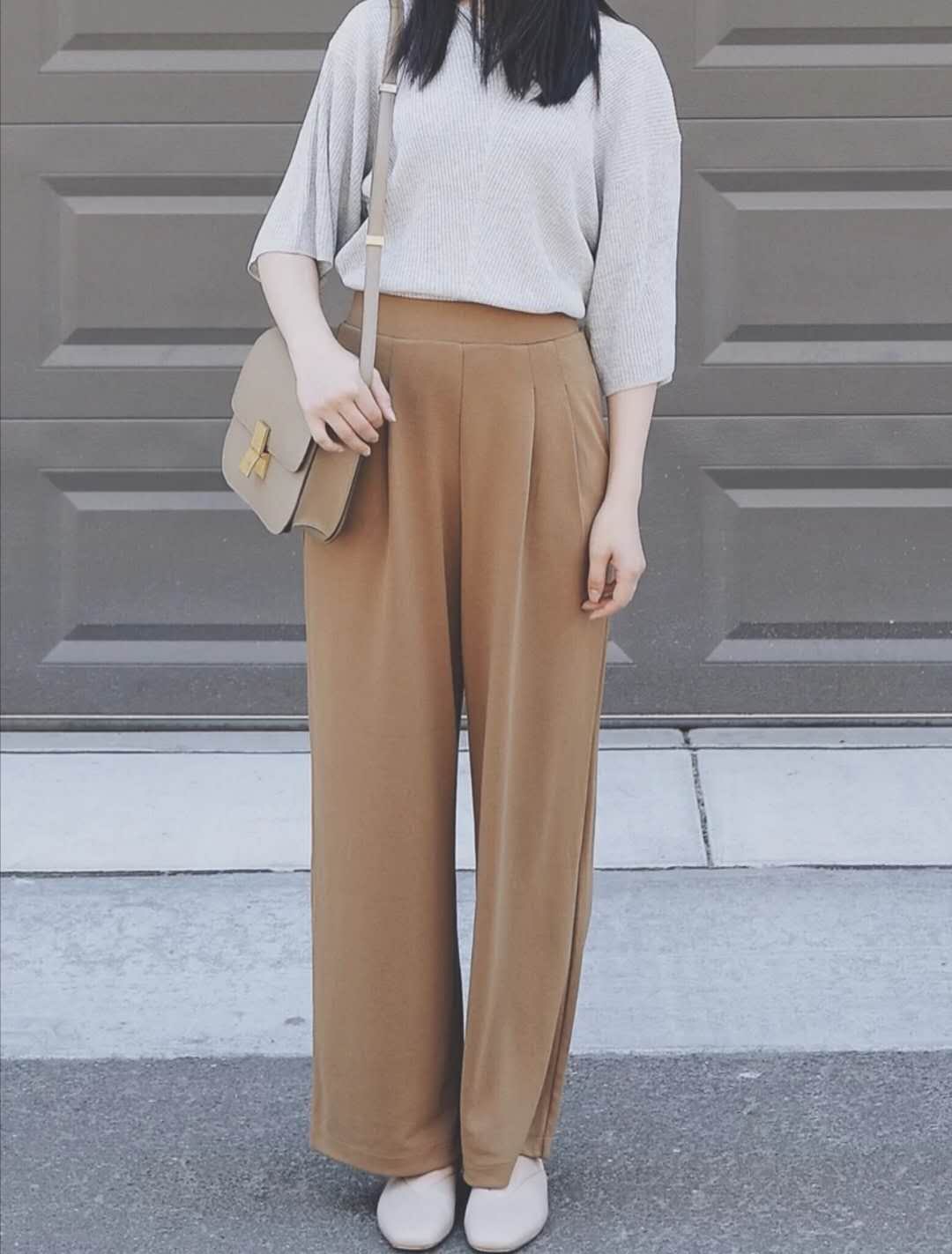 灰色上衣搭配卡其色裤子好看吗,冬季卡其色裤子搭配上衣图片