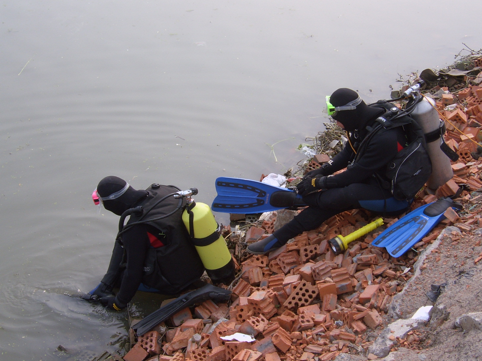 刑警章迁旺生前自述：一个人潜在水里，世界太安静了