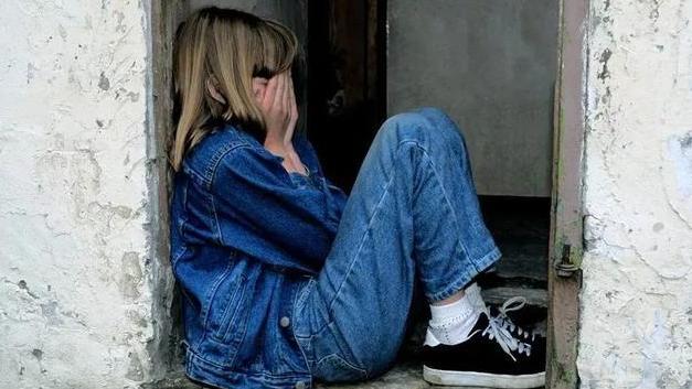 孩子偷拿家里的钱怎么给妈妈认错,孩子偷拿钱了要不要告诉爸爸