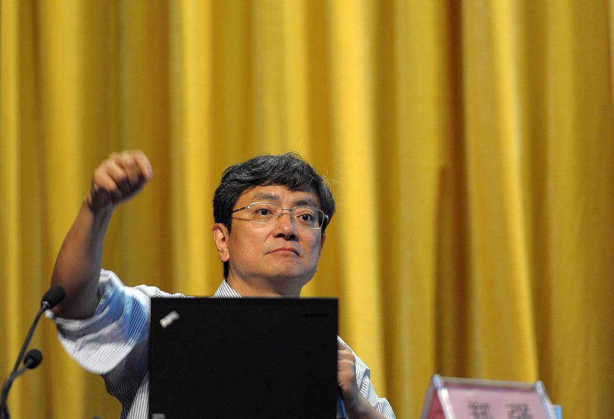 打脸了！耐克暴涨2000亿重回巅峰，郑强教授一语点醒众人