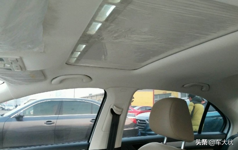 车内顶棚怎么清洗不留痕迹,车内顶棚清洗全过程