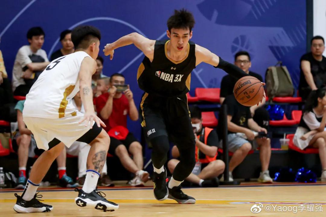 库里连续三次盖帽马布里,曹岩盖帽马布里2012