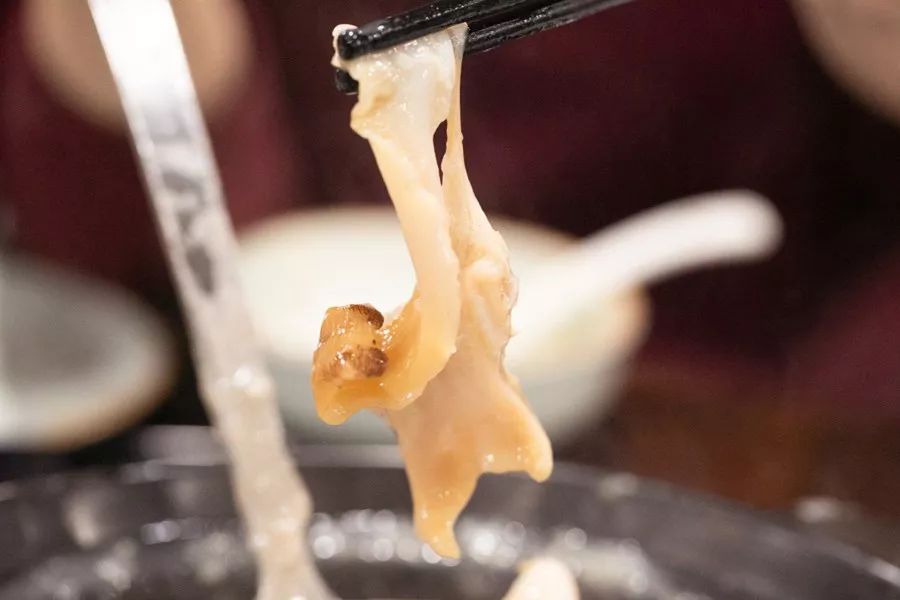 这家噗噗噗的粥底火锅店，稳就一个字