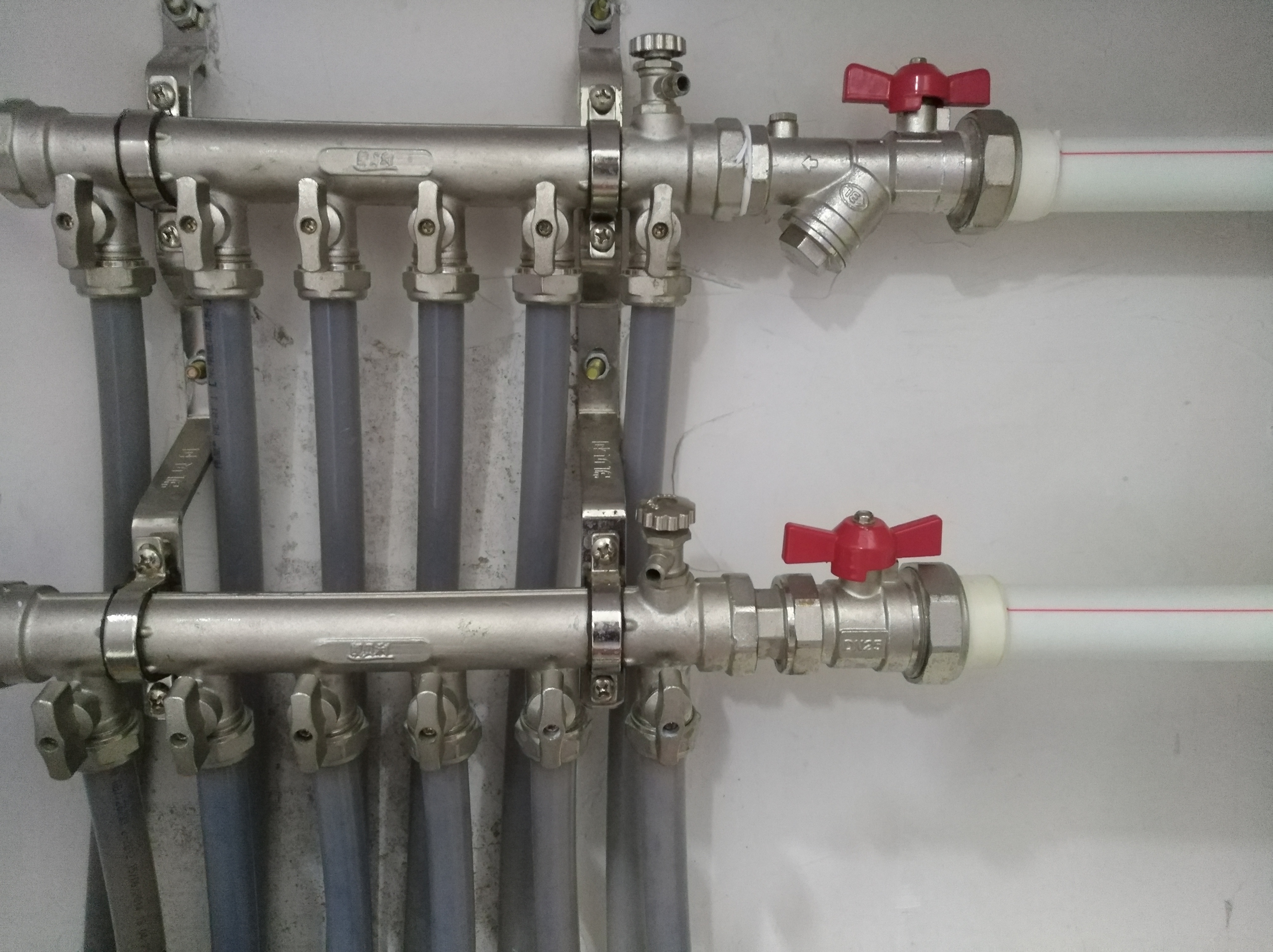 地暖入户分水器怎么检查,地热不热分水器怎样检查