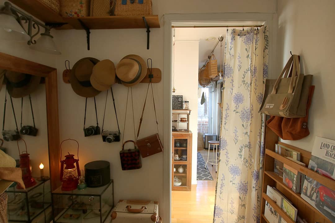 顶层带20平米左右的阁楼房子,有阁楼的挑高房子