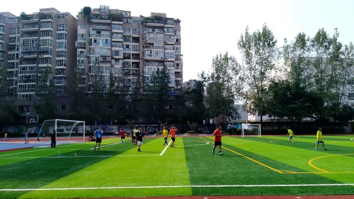 如何踢球可以不交钱,如何不花钱买到一个足球