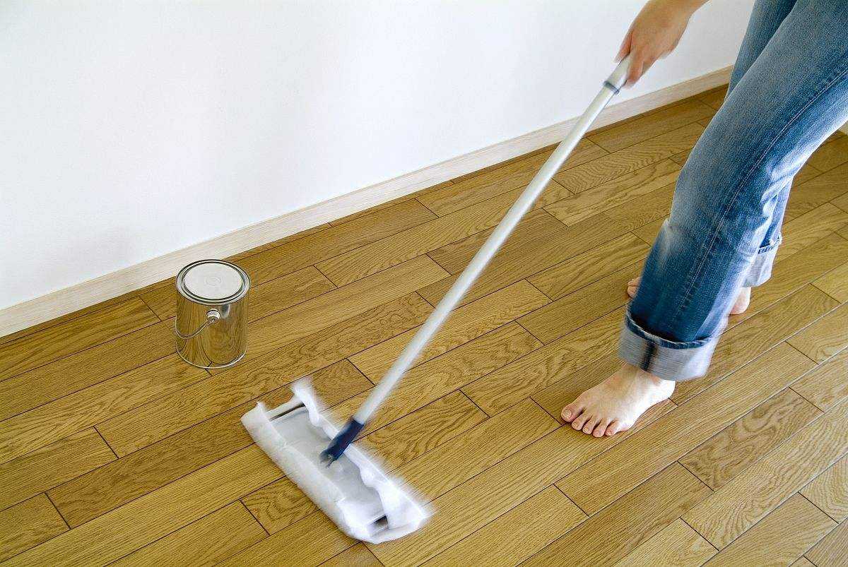 拖地时水里放点什么拖的很干净,拖地时水里加点它地面洁净不沾尘